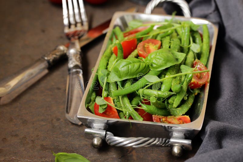 Ensalada de habas verdes foto de archivo libre de regalías