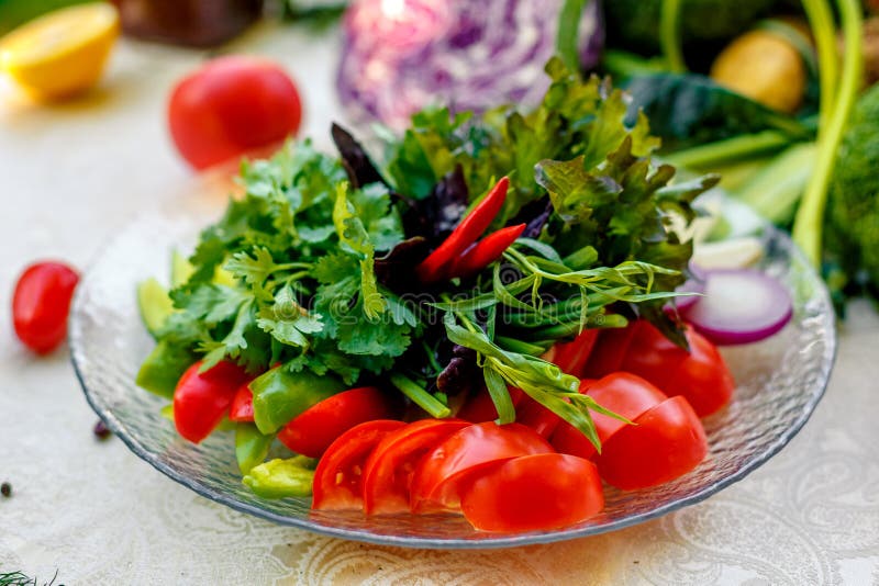 Ensalada Fresca De Pepino De Tomate Y Pimienta Con Verduras Y Verduras ...