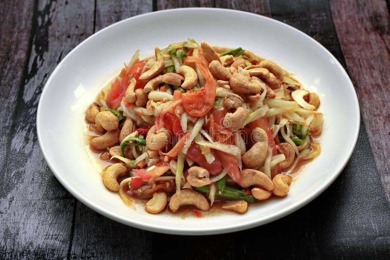 Ensalada vegetal mezclada popular tailandesa de la receta, picante y amarga con p foto de archivo libre de regalías Ensalada vegetal mezclada popular tailandesa de la receta, picante y amarga con p foto de archivo libre de regalías