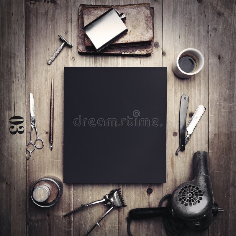 Ensemble d'outils de vintage de salon de coiffure et de toile noire image stock Ensemble d'outils de vintage de salon de coiffure et de toile noire image stock