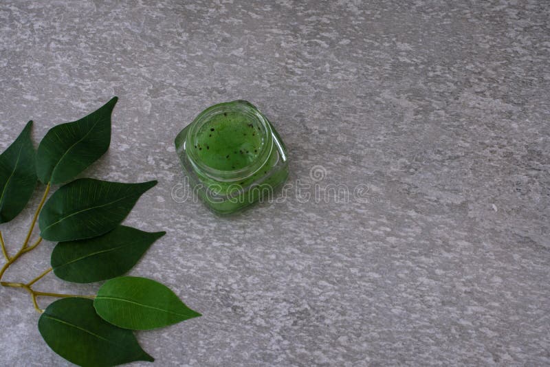 Ensemble de empaquetage cosmétique sur le fond gris groupe d'huile de sérum de crème de soins de la peau produit cosmétique de st photo stock Ensemble de empaquetage cosmétique sur le fond gris groupe d'huile de sérum de crème de soins de la peau produit cosmétique de st photo stock