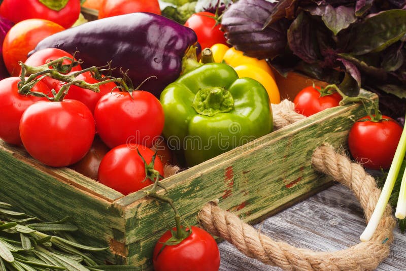 Download Ensemble De Légumes Dans Le Plateau Image stock - Image du table, abondance: 76082541