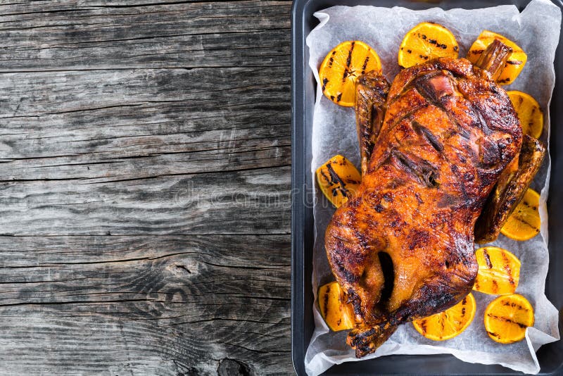 Entenbraten Mit Gegrillten Orange Scheiben, Draufsicht Stockbild - Bild ...