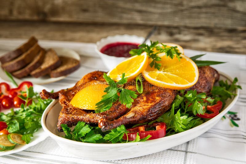 Entenbraten mit Orange stockbild. Bild von mittagessen - 35980255