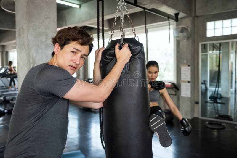 METIS Sac de Frappe sur Pied Sac de Frappe de Boxe pour la Salle de Boxe