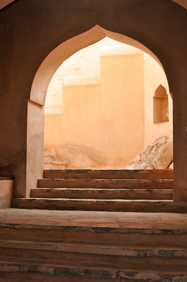Entrada arqueada do stairway fotografia de stock royalty free Entrada arqueada do stairway fotografia de stock royalty free