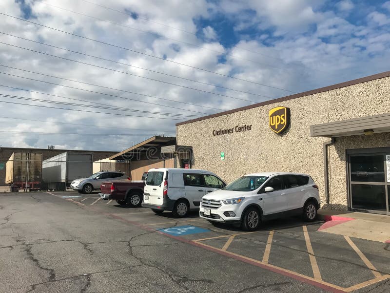 Entrada De Centros Do Cliente De UPS Em Dallas, Texas, América