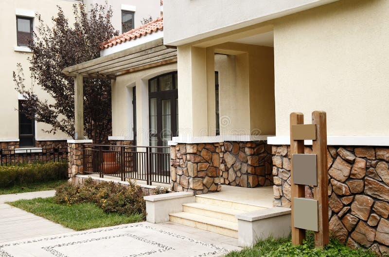 Entrada Moderna Da Casa De Campo. Foto de Stock Imagem de entrada
