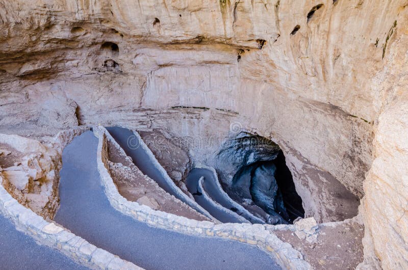 Entrada Natural Parque Nacional De Las Cavernas De Carlsbad Imagen de