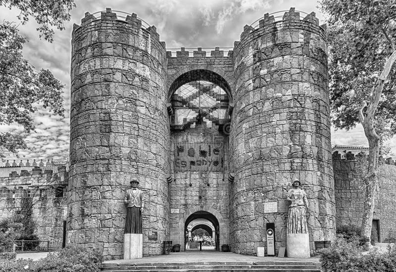 Entrada principal da vila de Poble Espanyol, Barcelona, Catalonia, S fotos de stock Entrada principal da vila de Poble Espanyol, Barcelona, Catalonia, S fotos de stock