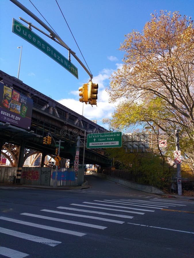 Entrada superior del camino del puente de Ed Koch Queensboro, 59.o puente de la calle, Queens, NYC, los E.E.U.U. fotos de archivo Entrada superior del camino del puente de Ed Koch Queensboro, 59.o puente de la calle, Queens, NYC, los E.E.U.U. fotos de archivo