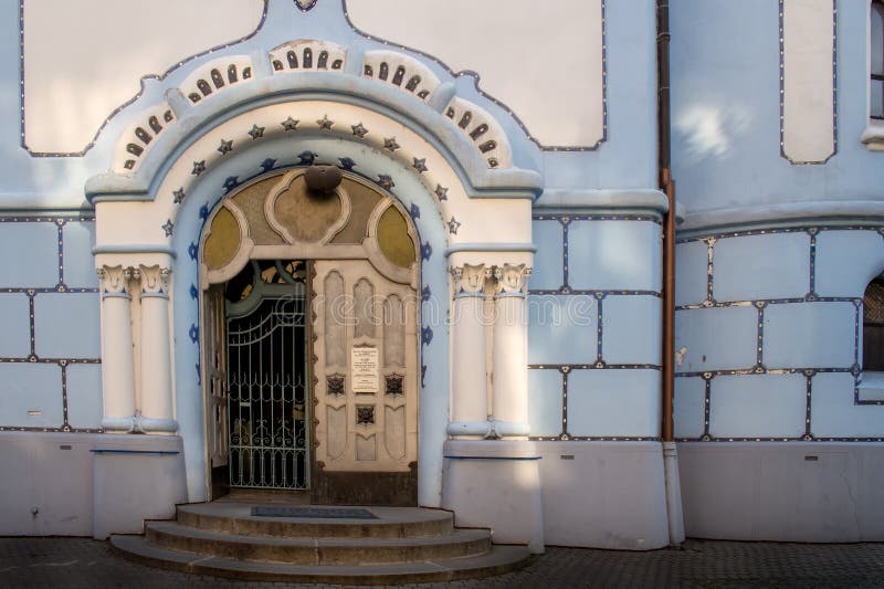 Vchod do Modrého kostela