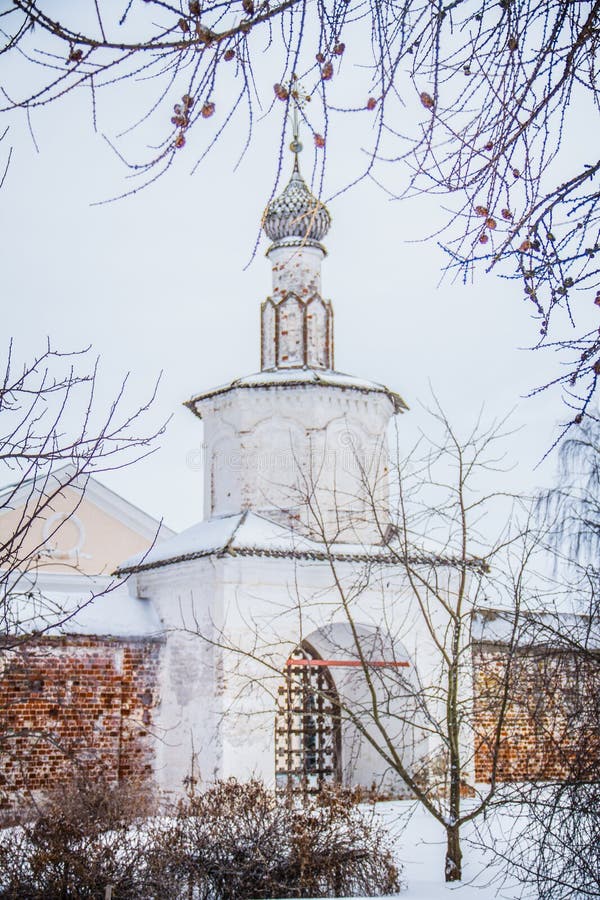 Ingresso al Monastero di Intercessione Chiesa, Religione, Russia, Suzdal Bianco-Cupole di pietra, Neve, Invernali, Sfondo.