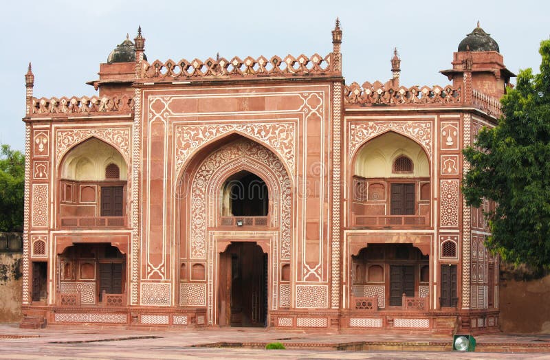 Entrata della tomba del ud Daulah del timad di I a Agra, Uttar Pradesh immagini stock libere da diritti Entrata della tomba del ud Daulah del timad di I a Agra, Uttar Pradesh immagini stock libere da diritti