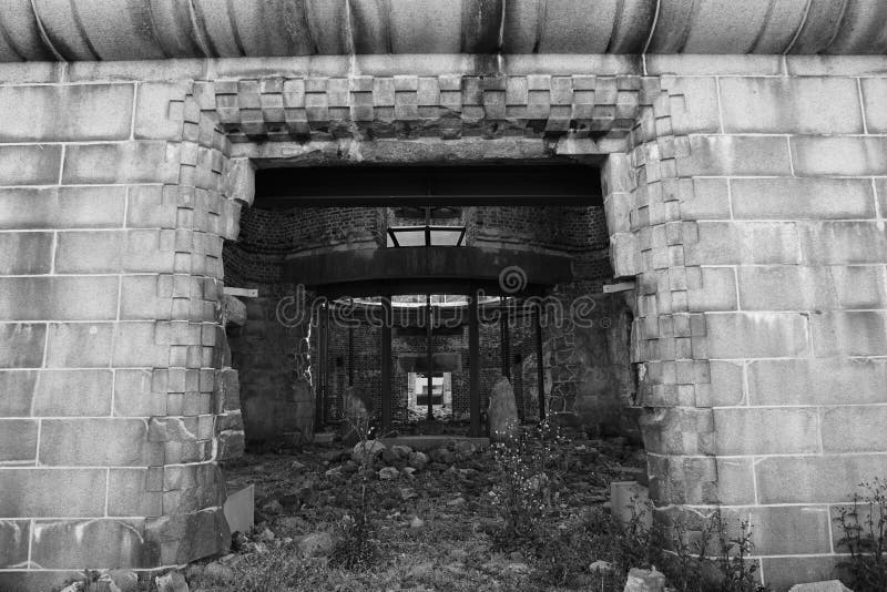 Entrata principale alla costruzione della cupola della bomba atomica, memoriale di pace di Hiroshima, Giappone immagine stock Entrata principale alla costruzione della cupola della bomba atomica, memoriale di pace di Hiroshima, Giappone immagine stock