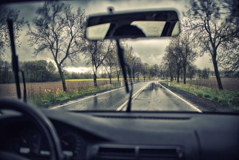 Entraînement le long de l'autoroute images stock