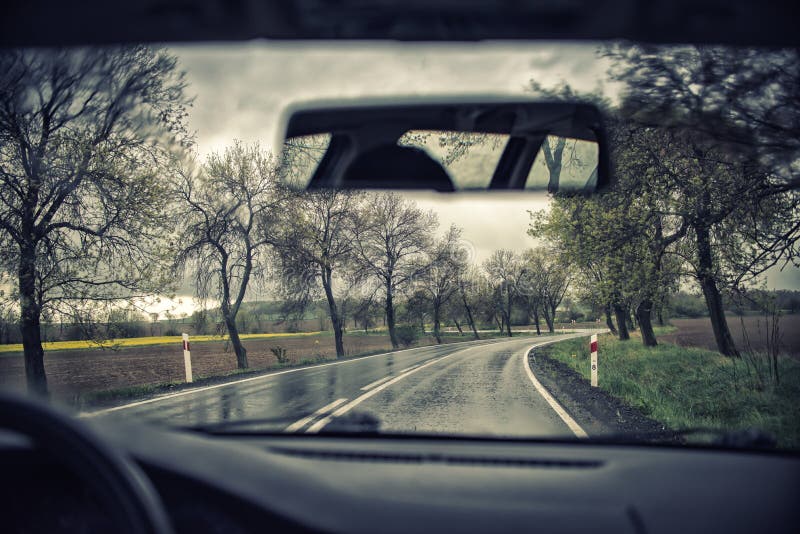 Entraînement le long de l'autoroute photo stock