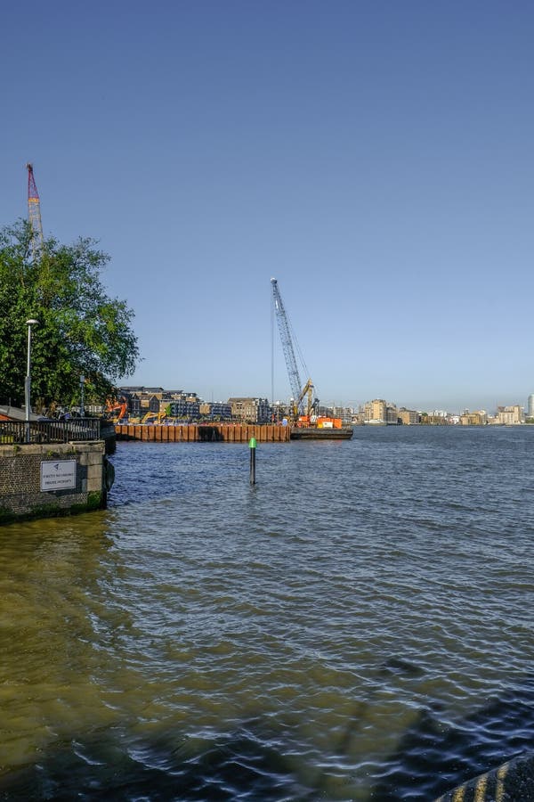 Entrée au bassin de Shadwell de la Tamise photos stock Entrée au bassin de Shadwell de la Tamise photos stock