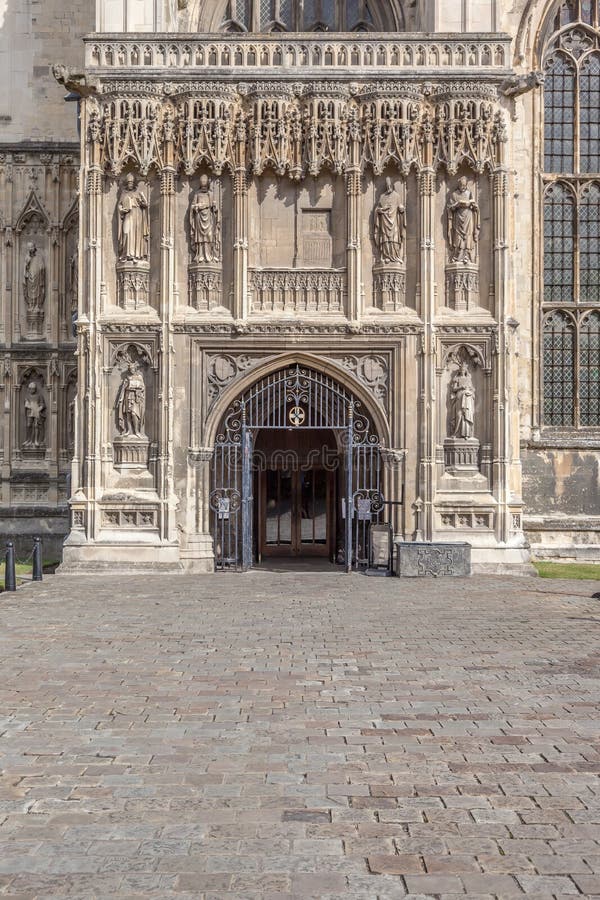 Entrée principale à la cathédrale de Cantorbéry, Kent, Angleterre images libres de droits Entrée principale à la cathédrale de Cantorbéry, Kent, Angleterre images libres de droits