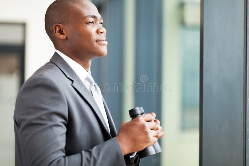 Entschlossener afrikanischer Geschäftsmann lizenzfreies stockfoto Entschlossener afrikanischer Geschäftsmann lizenzfreies stockfoto