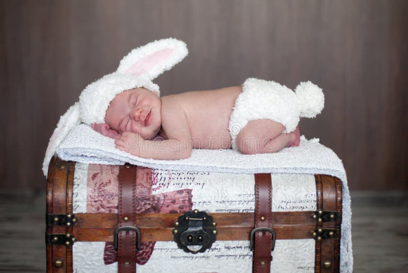 Entzückendes Baby, schlafend stockbild Entzückendes Baby, schlafend stockbild