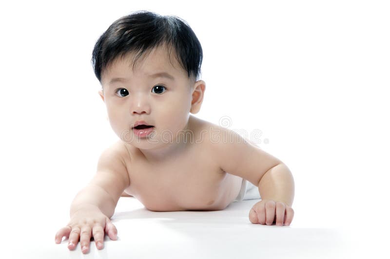 Entzückendes Säuglingsschätzchenkriechen lizenzfreie stockfotografie Entzückendes Säuglingsschätzchenkriechen lizenzfreie stockfotografie