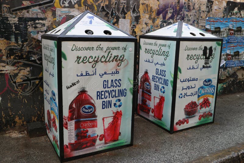 Envase de reciclaje de cristal en Beirut, Líbano fotos de archivo Envase de reciclaje de cristal en Beirut, Líbano fotos de archivo