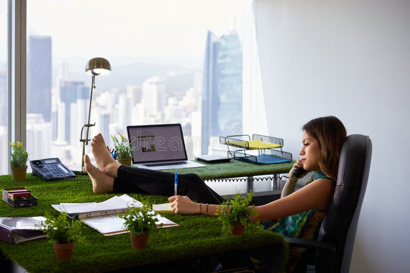 Environmentalist Woman Writes Note Barefeet On Office Desk royalty free stock photos Environmentalist Woman Writes Note Barefeet On Office Desk royalty free stock photos