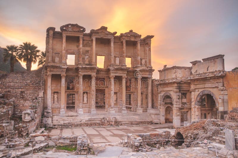 Ephesus, die T?rkei: Biblisches letztes ?berleben durch Zeit lizenzfreie stockbilder Ephesus, die T?rkei: Biblisches letztes ?berleben durch Zeit lizenzfreie stockbilder