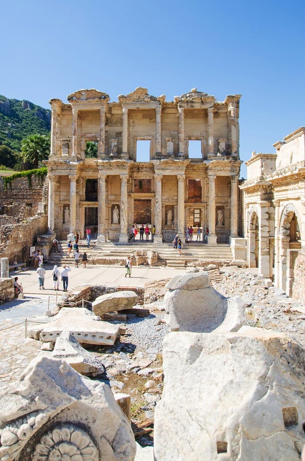 Ephesus, Τουρκίας - 1 Οκτωβρίου, 2015: πρόσοψη της αρχαίας βιβλιοθήκης Κελσίου