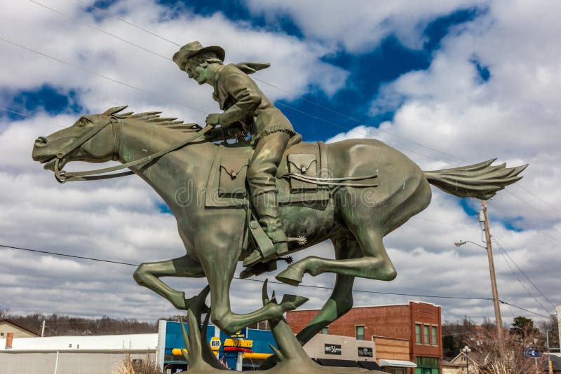 Equestrian statua Upamiętnia Pony Express, Marysville Kansas, Midwestern usa obrazy stock