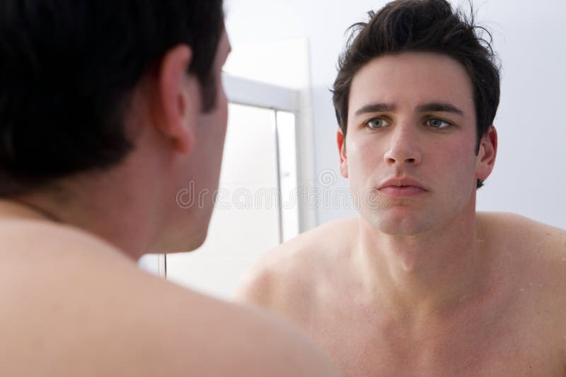 Sentir Pura Felicidade. Homem Na Camisa Xadrez. Cara Feliz Com Cabelo  Elegante. Jovem Estudante Isolado Em Pano De Fundo Branco. H Foto de Stock  - Imagem de backdrop, beleza: 224878040