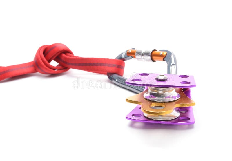 Equipamento de escalada - polia, corda, carabiner isolado no fundo branco imagem de stock royalty free Equipamento de escalada - polia, corda, carabiner isolado no fundo branco imagem de stock royalty free