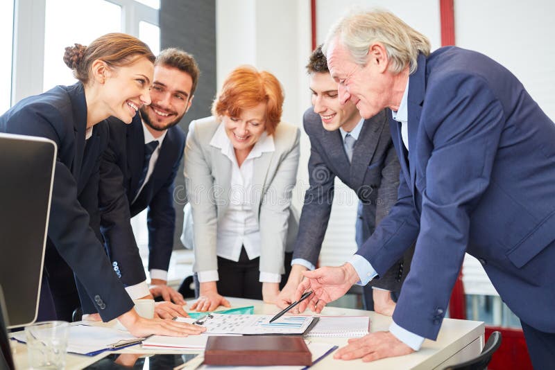 Equipe no planeamento da consultoria empresarial imagens de stock royalty free Equipe no planeamento da consultoria empresarial imagens de stock royalty free