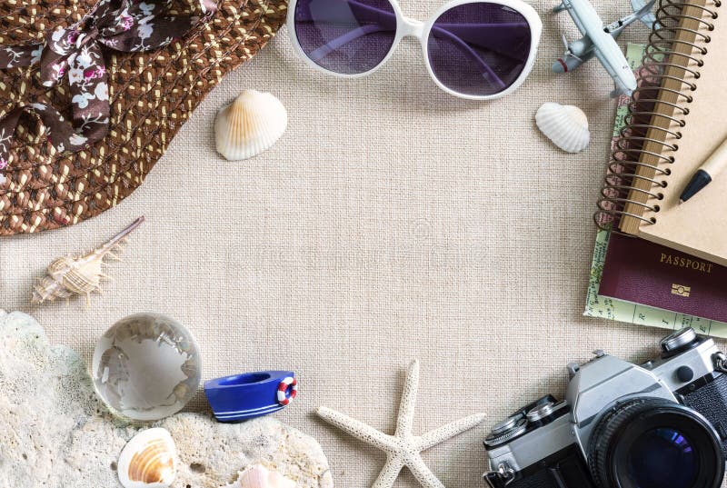 Equipos y accesorios, concepto del viaje y de las vacaciones del verano con imágenes de archivo libres de regalías Equipos y accesorios, concepto del viaje y de las vacaciones del verano con imágenes de archivo libres de regalías