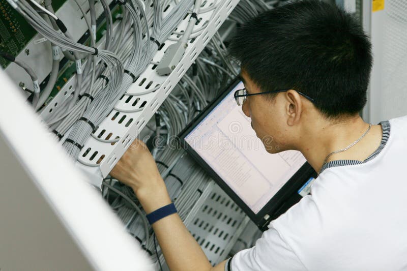 ER führt das Arbeiten aus stockfoto ER führt das Arbeiten aus stockfoto