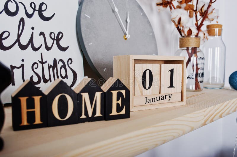 1er janvier calendrier en bois avec le signe à la maison Vacances d'hiver heureuses