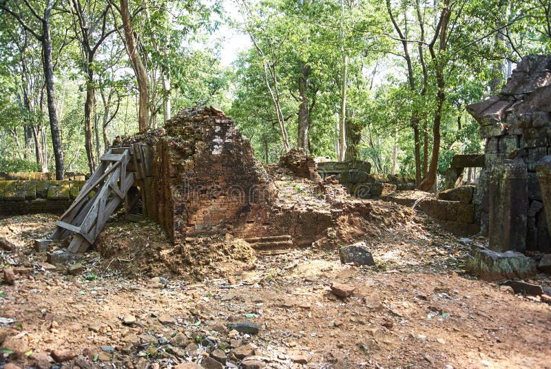 Era di Angkor del tempio della screpolatura di Prasat Kra fotografie stock libere da diritti Era di Angkor del tempio della screpolatura di Prasat Kra fotografie stock libere da diritti