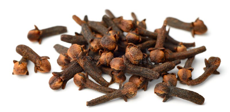 Erba secca, chiodi di garofano secchi isolati su bianco immagine stock libera da diritti Erba secca, chiodi di garofano secchi isolati su bianco immagine stock libera da diritti