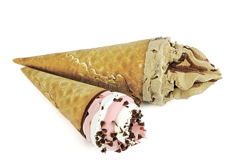 Erdbeere-, Schokoladen-, Vanille- und Pistazieeiscremekegel über weißem Hintergrund stockbild Erdbeere-, Schokoladen-, Vanille- und Pistazieeiscremekegel über weißem Hintergrund stockbild