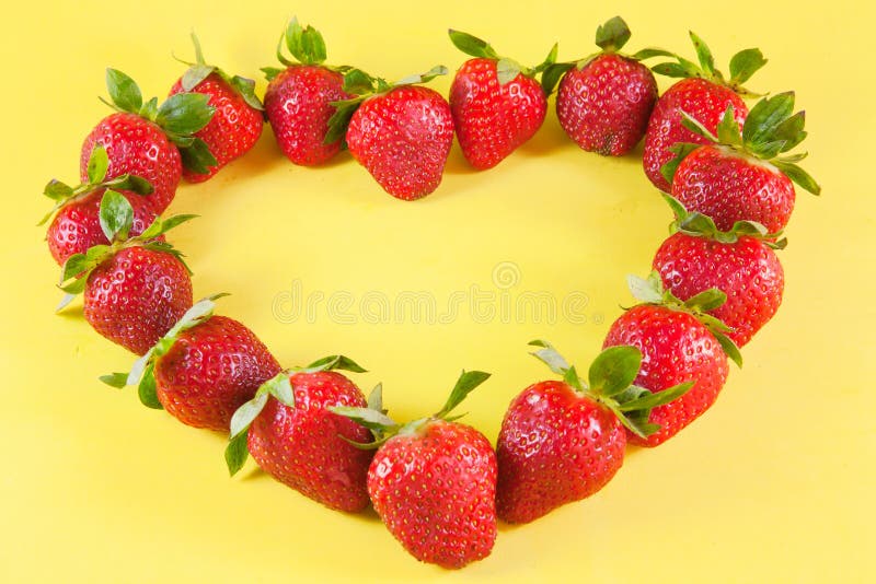 Erdbeerherz stockbild. Bild von gelb, frucht, inneres - 29357303