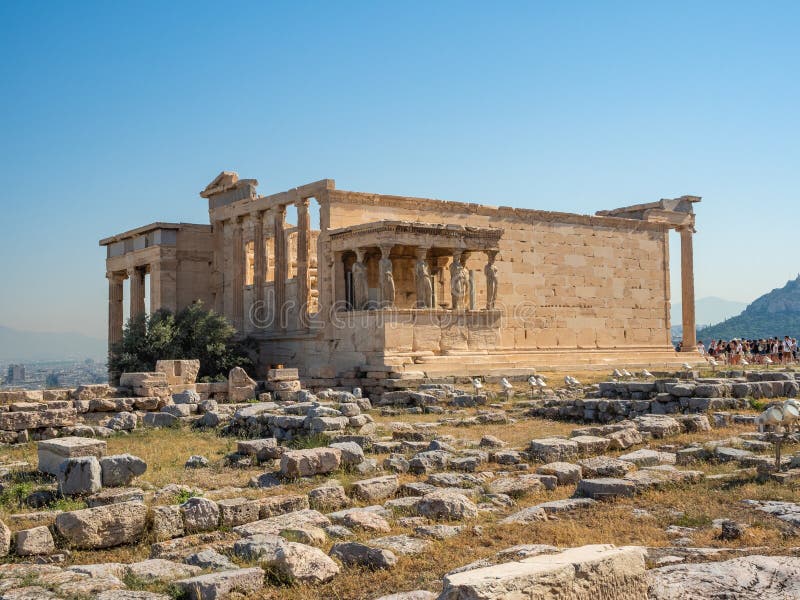 Erechtheion - een oude Griekse tempel met een portiek en zes kariatiden, die ter ere van Athene en Poseidon, Griekenland wordt ge stock fotografie Erechtheion - een oude Griekse tempel met een portiek en zes kariatiden, die ter ere van Athene en Poseidon, Griekenland wordt ge stock fotografie