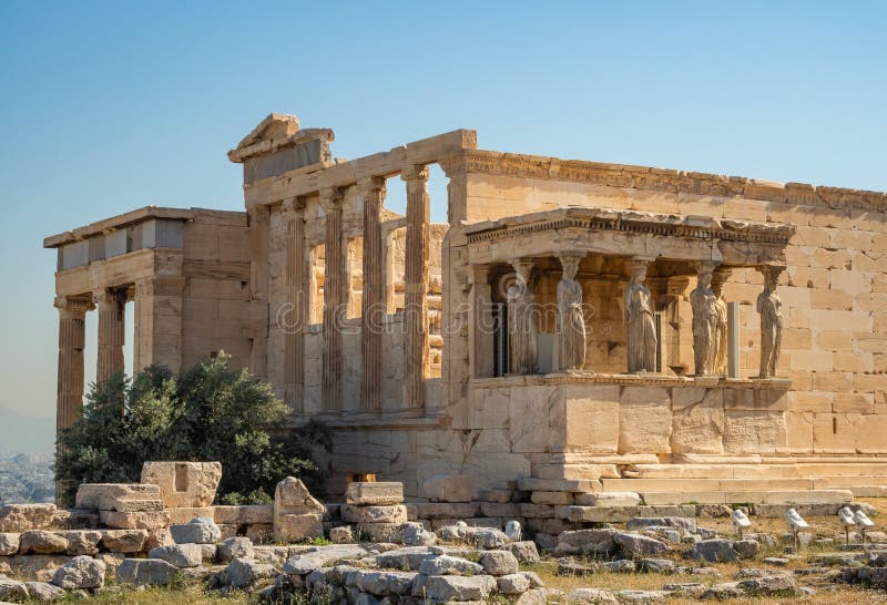Erechtheion - висок древнегреческого с портиком и 6 кариатидами, построенными в честь Афина и Poseidon, Греция стоковое изображение Erechtheion - висок древнегреческого с портиком и 6 кариатидами, построенными в честь Афина и Poseidon, Греция стоковое изображение