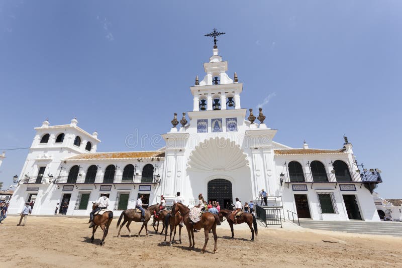 Cavalo Na Frente Da Casa Na Andaluzia Imagem de Stock - Imagem de curso,  animal: 91672851