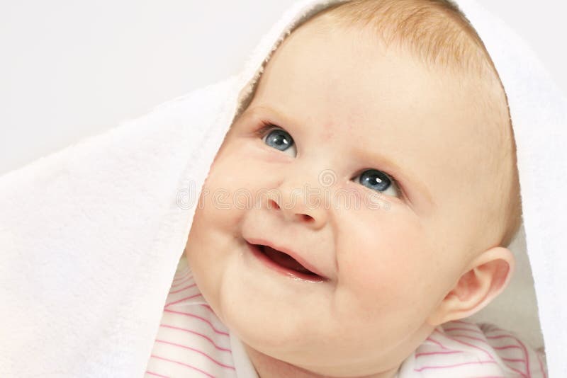 Erhaltene blaue Augen des Schätzchens lizenzfreies stockbild Erhaltene blaue Augen des Schätzchens lizenzfreies stockbild