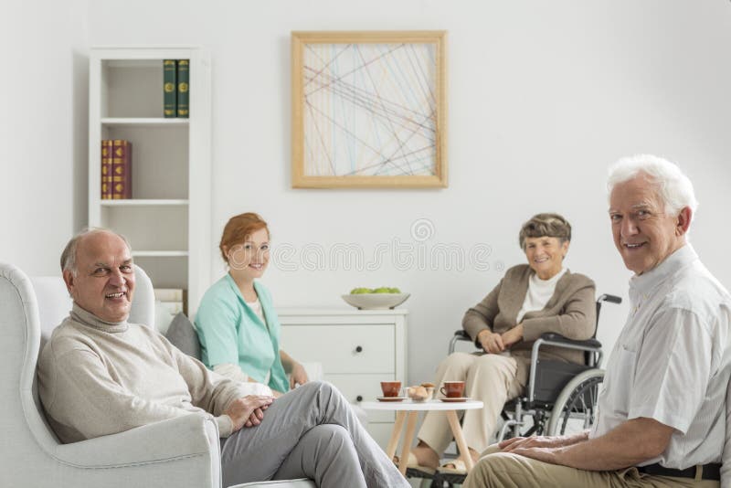 Erholungsraum mit Senioren