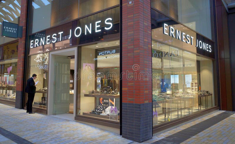 Ernest Jones Jewellery sklep w Bracknell, Anglia zdjęcie stock