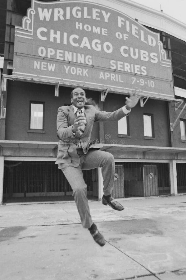 Hometown legend Ernie Banks immortalized at Booker T. Washington
