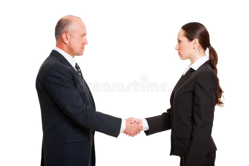 Ernster Geschäftsmann, der junge Frau grüßt stockbild Ernster Geschäftsmann, der junge Frau grüßt stockbild