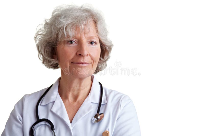 Ernster älterer weiblicher Arzt